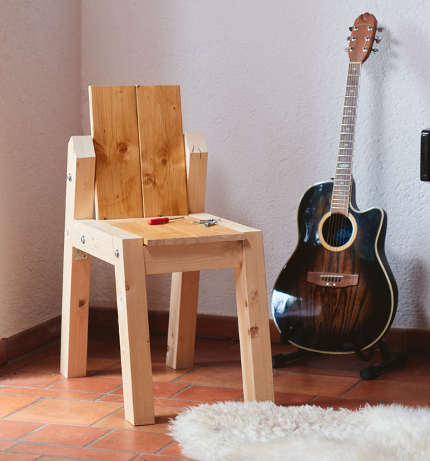 Selbstgemachter Stuhl aus Holz